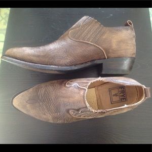 Frye Booties sz9